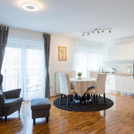 Spacious 2Bdr Apartment - Free Parking 萨格勒布 外观 照片